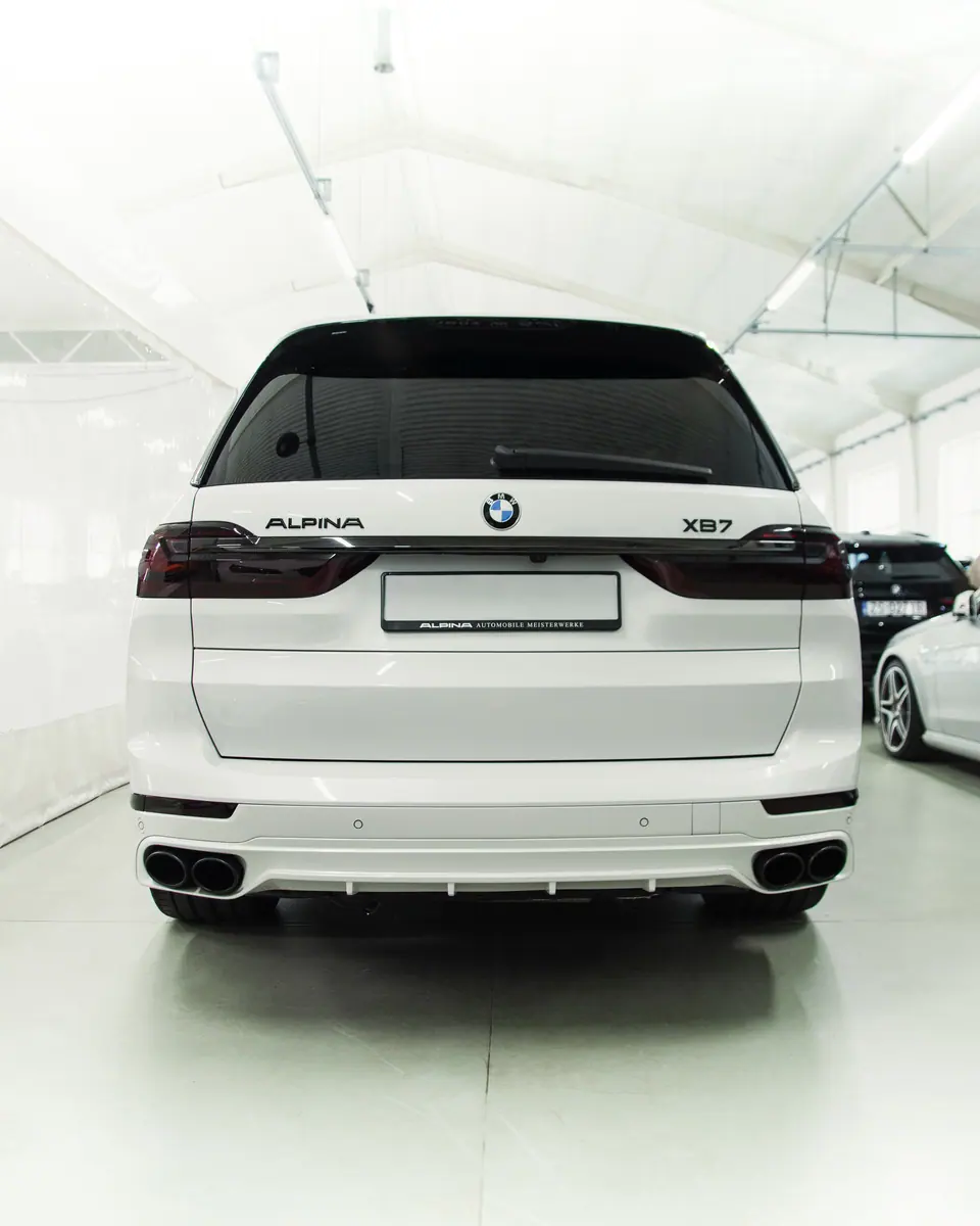 Tył auta w studiu – BMW Alpina XB7, detailing, studio Premium-Auto Szczecin