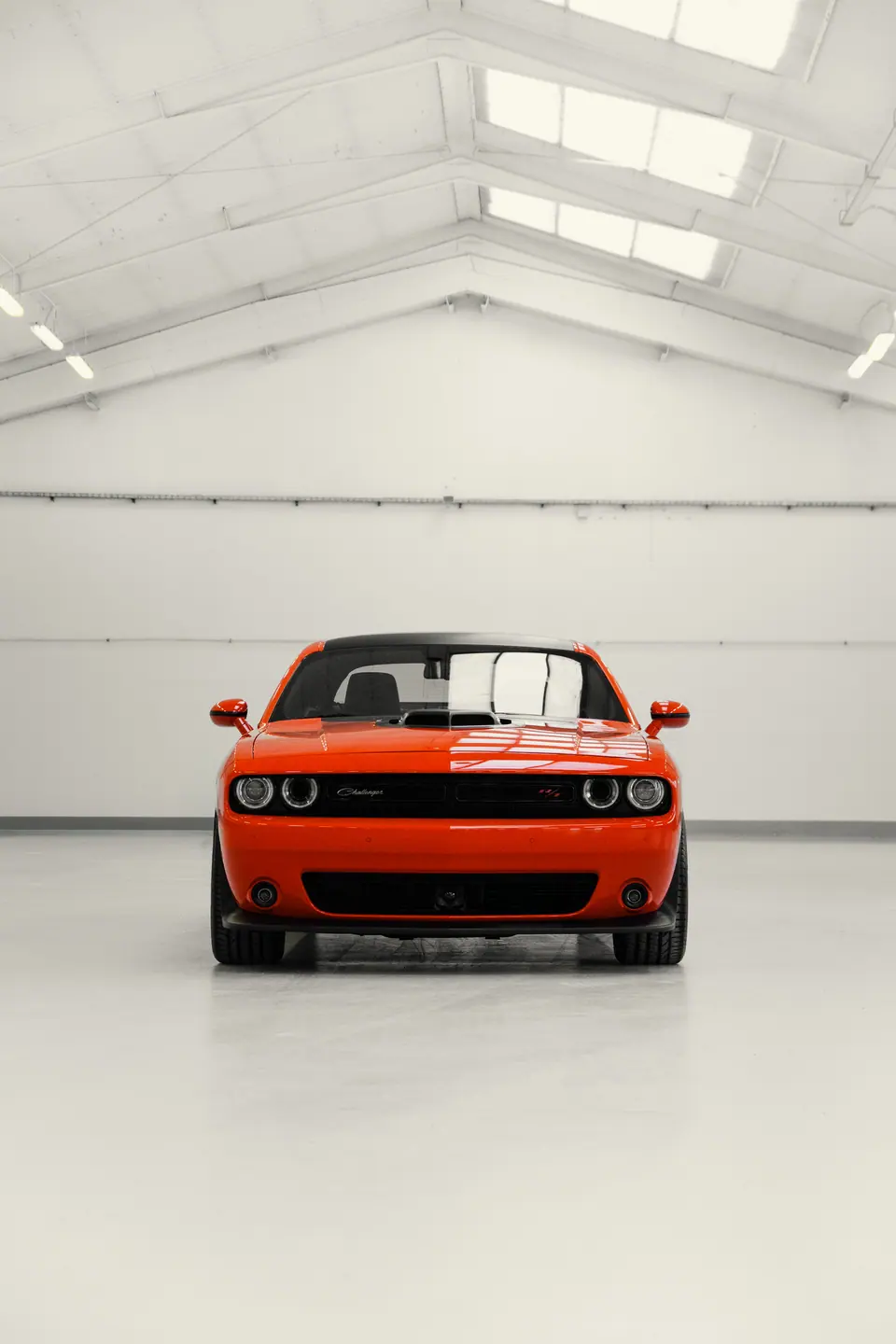 Przód auta w studiu – Dodge Challenger R/T Shaker, detailing, studio Premium-Auto Szczecin