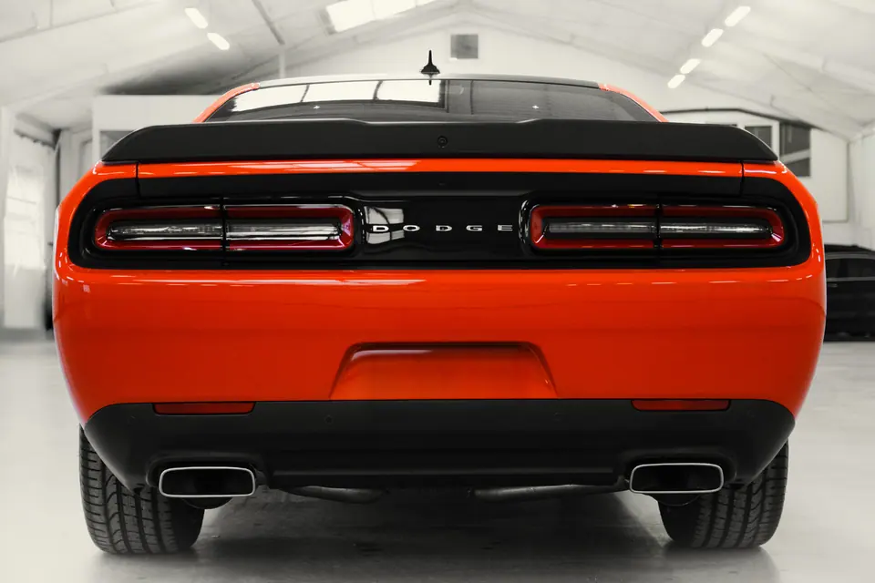 Tył auta na wprost – Dodge Challenger R/T Shaker, detailing, studio Premium-Auto Szczecin