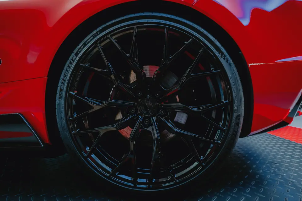 Felga – Chevrolet Corvette C8, detailing, showroom Premium-Auto Szczecin