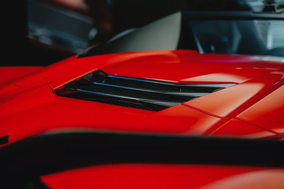 Wlot w masce – Chevrolet Corvette C8, detailing, showroom Premium-Auto Szczecin