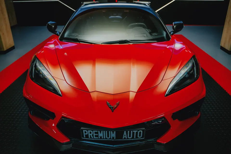 Przód Corvette na wprost – Chevrolet Corvette C8, detailing, showroom Premium-Auto Szczecin