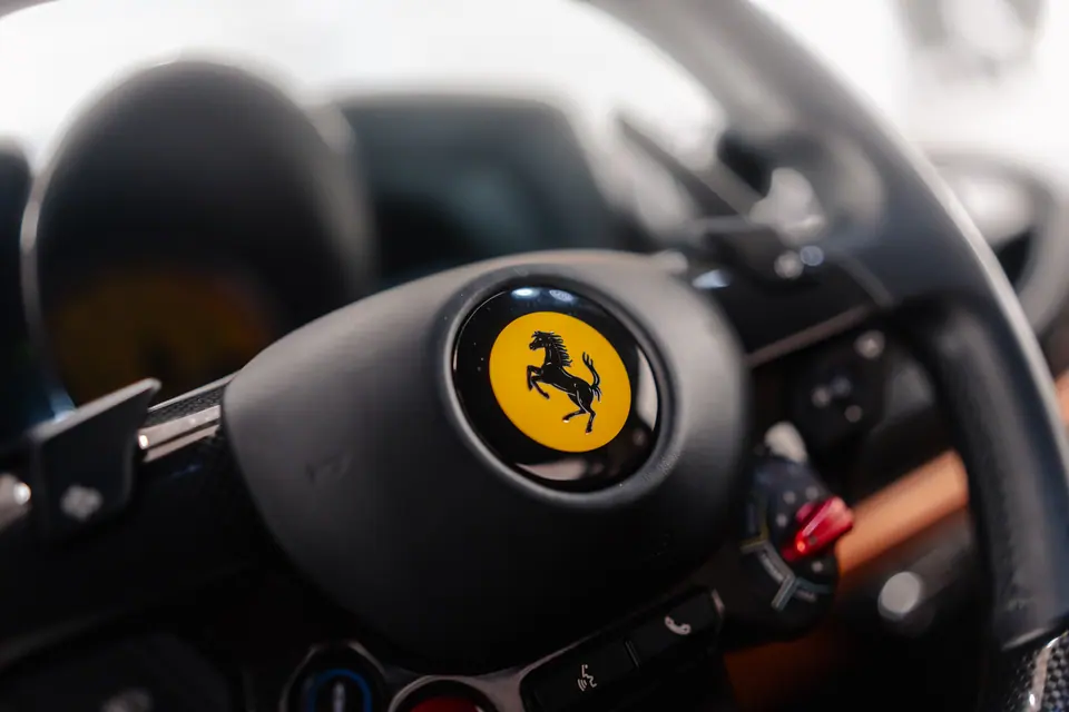 Kierownica – Ferrari F8 Tributo, detailing, studio Premium-Auto Szczecin
