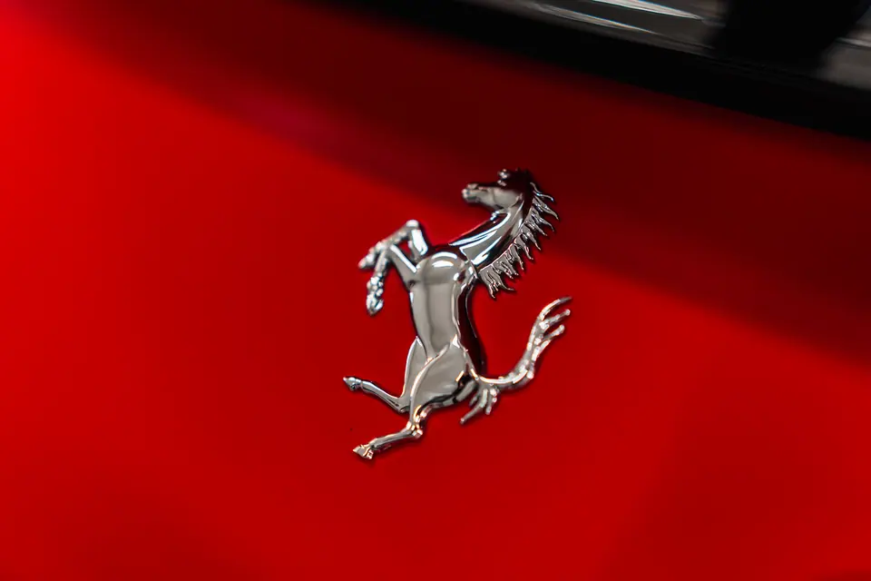 Emblemat Cavallino Rampante – Ferrari F8 Tributo, detailing, studio Premium-Auto Szczecin