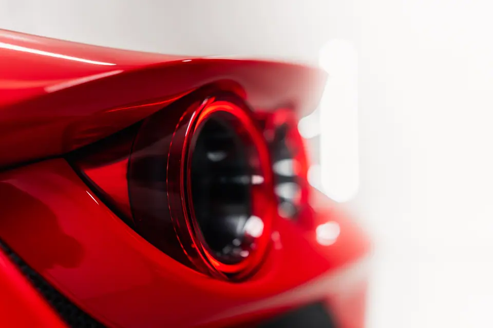 Makro tylnej lampy – Ferrari F8 Tributo, detailing, studio Premium-Auto Szczecin