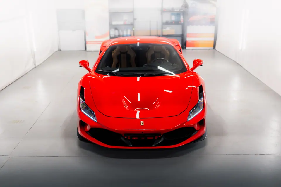 Przód auta w studiu – Ferrari F8 Tributo, detailing, studio Premium-Auto Szczecin