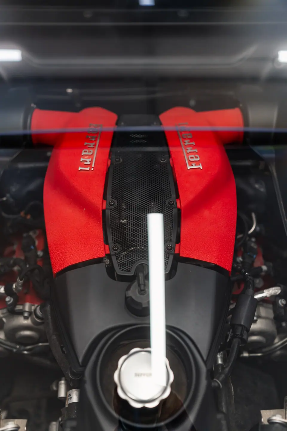 Silnik V8 pod szybą – Ferrari F8 Tributo, detailing, studio Premium-Auto Szczecin
