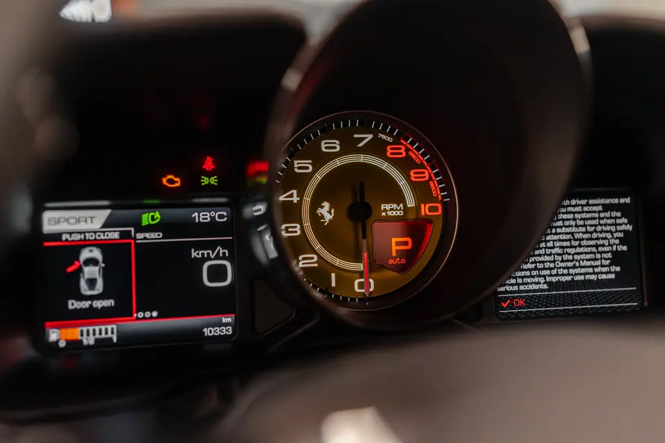 Zegary – Ferrari F8 Tributo, detailing, studio Premium-Auto Szczecin