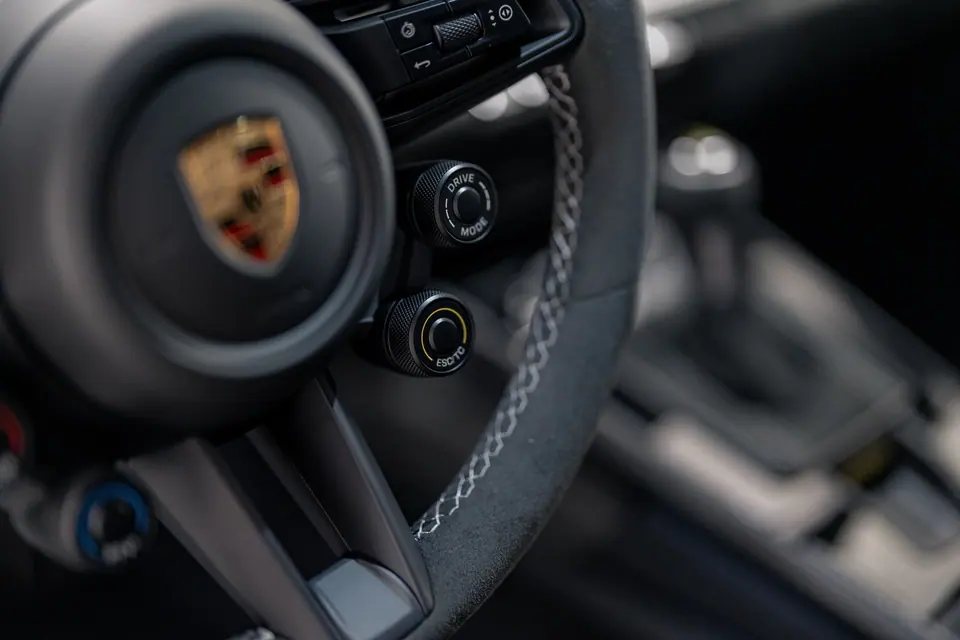 Kierownica z emblematem – Porsche 911 GT3 RS, detailing i zabezpieczenie lakieru, studio Premium-Auto Szczecin