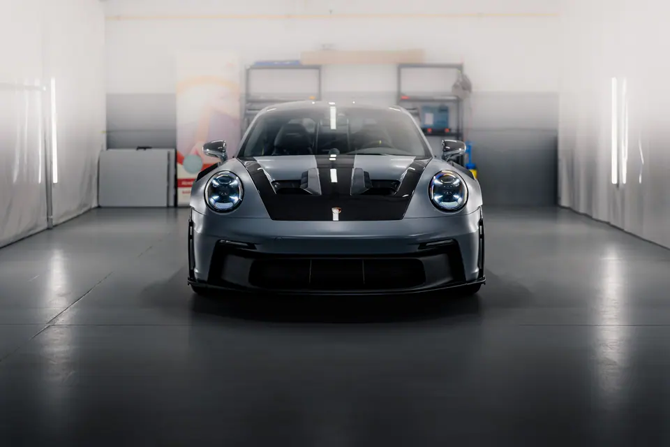 Przód auta w świetle studia – Porsche 911 GT3 RS, detailing i zabezpieczenie lakieru, studio Premium-Auto Szczecin