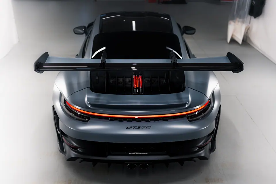 Tył auta na wprost – Porsche 911 GT3 RS, detailing i zabezpieczenie lakieru, studio Premium-Auto Szczecin