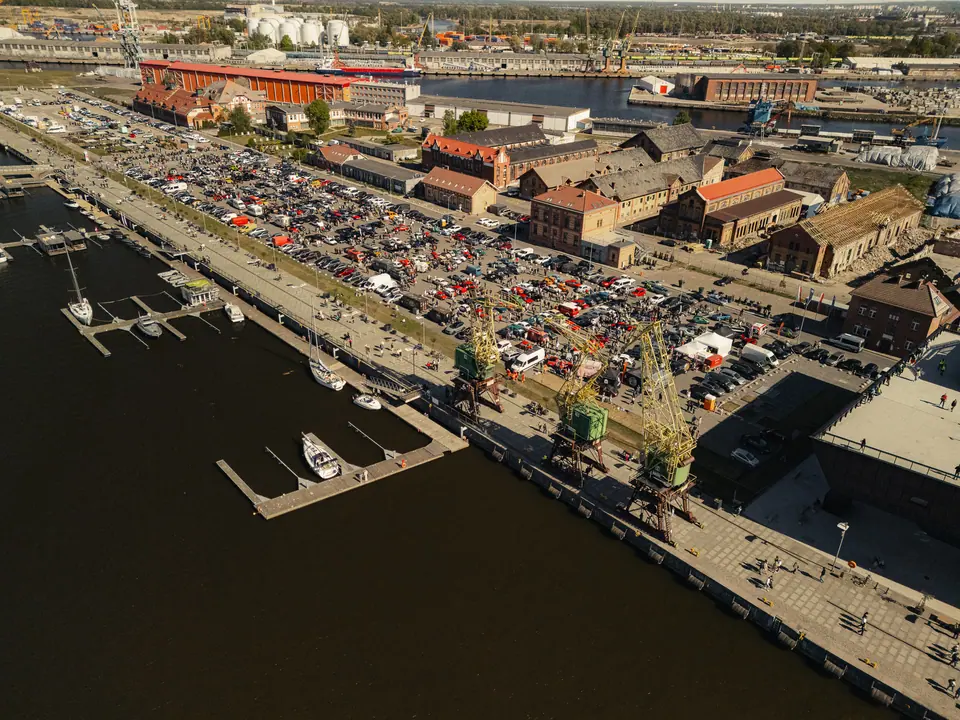 Łasztownia z drona – zlot Klasyczny Szczecin 2025, widok z drona, Łasztownia, Szczecin