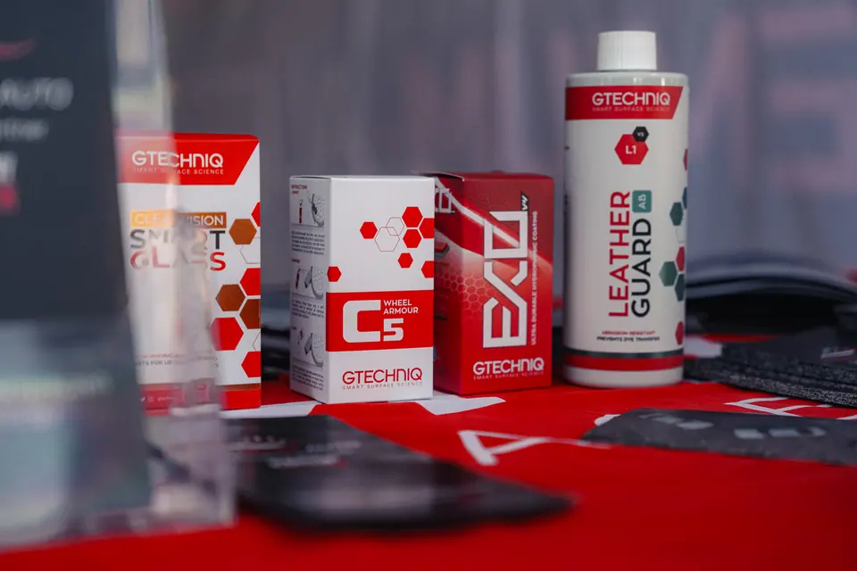 Gtechniq Crystal Serum i EXO – zlot Klasyczny Szczecin 2025, stoisko Centrum Zabezpieczeń Lakieru, Łasztownia, Szczecin