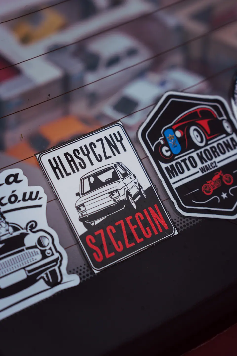 Naklejki Klasyczny Szczecin – zlot Klasyczny Szczecin – zakończenie sezonu 2025, stoisko i zespół Premium-Auto, Łasztownia, Szczecin