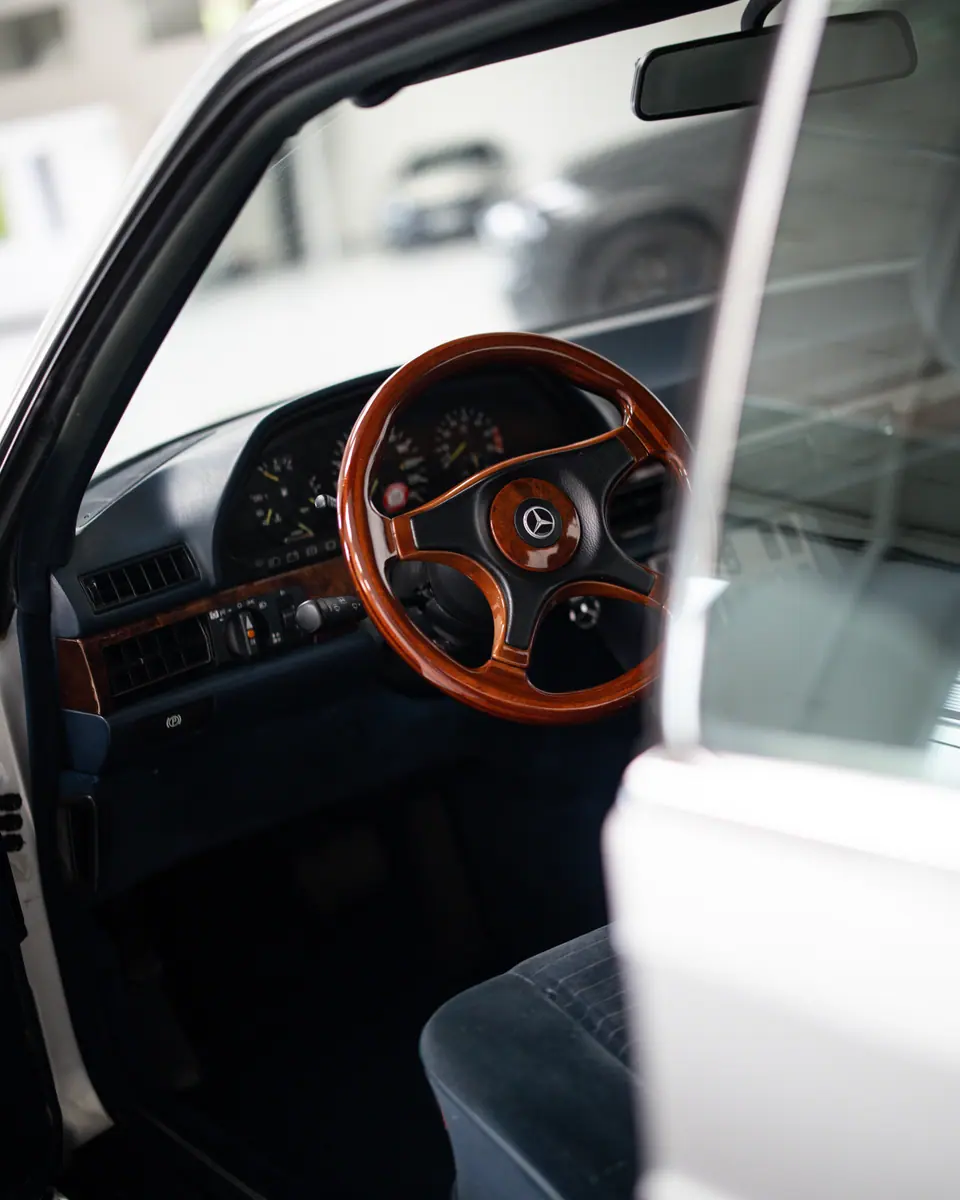 Drewniana kierownica W126 SEC – Mercedes W126 SEC i klasa E, detailing, hala Premium-Auto Szczecin