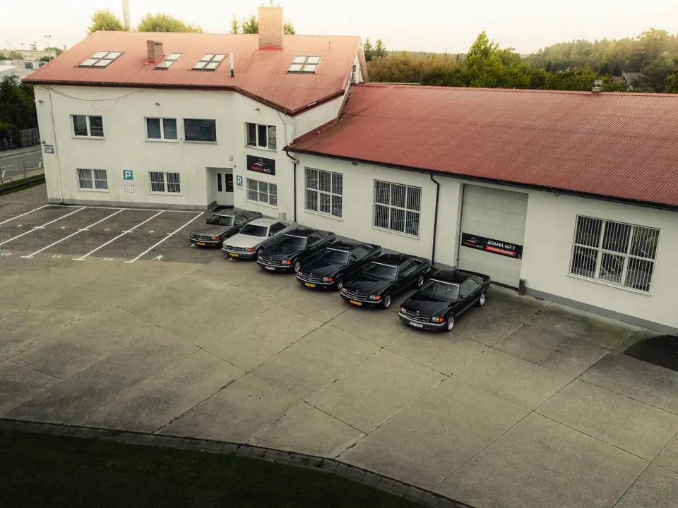 Siedziba Premium-Auto z drona – Mercedesy W126 SEC, spotkanie SEC Gang, siedziba Premium-Auto, ul. Balińskiego 23A, Szczecin