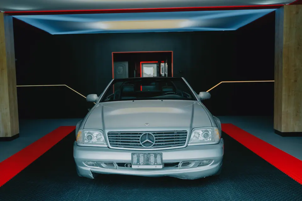Mercedes SL R129 w showroomie – Mercedes SL R129, ocena stanu przed renowacją, showroom Premium-Auto Szczecin
