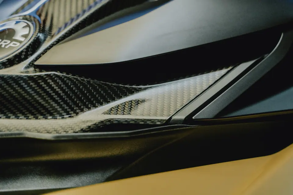 Detal karbonu, ujęcie 2 – skutery wodne Sea-Doo, detailing i zabezpieczenie, showroom Premium-Auto Szczecin