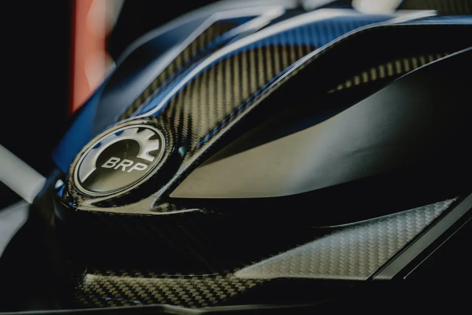 Detal karbonu – skutery wodne Sea-Doo, detailing i zabezpieczenie, showroom Premium-Auto Szczecin