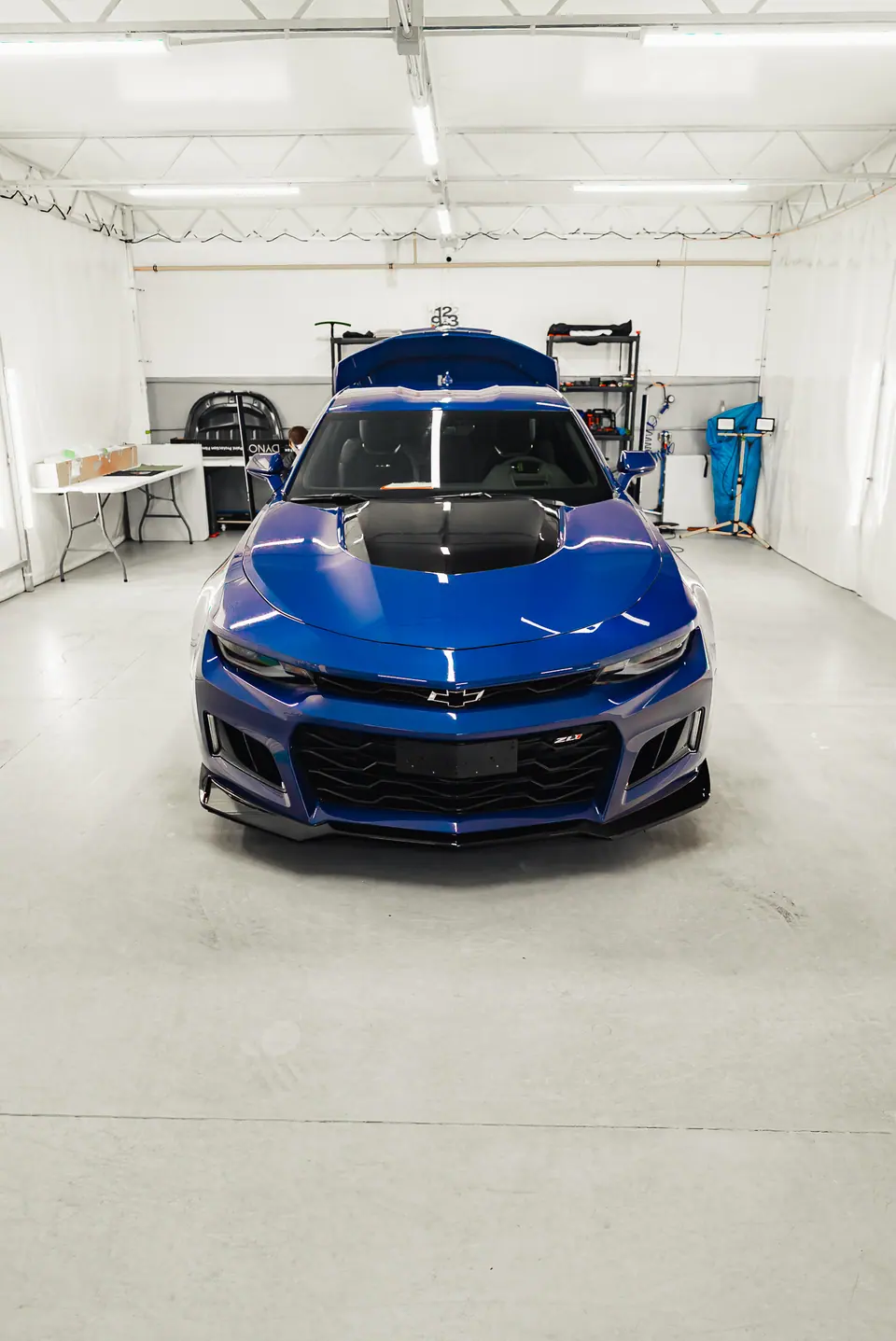 Camaro ZL1 w studiu od przodu – Chevrolet Camaro ZL1, detailing, Premium-Auto Szczecin