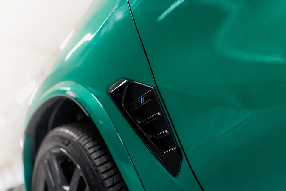Boczny wlot powietrza – BMW X5 M Competition, detailing, studio Premium-Auto Szczecin